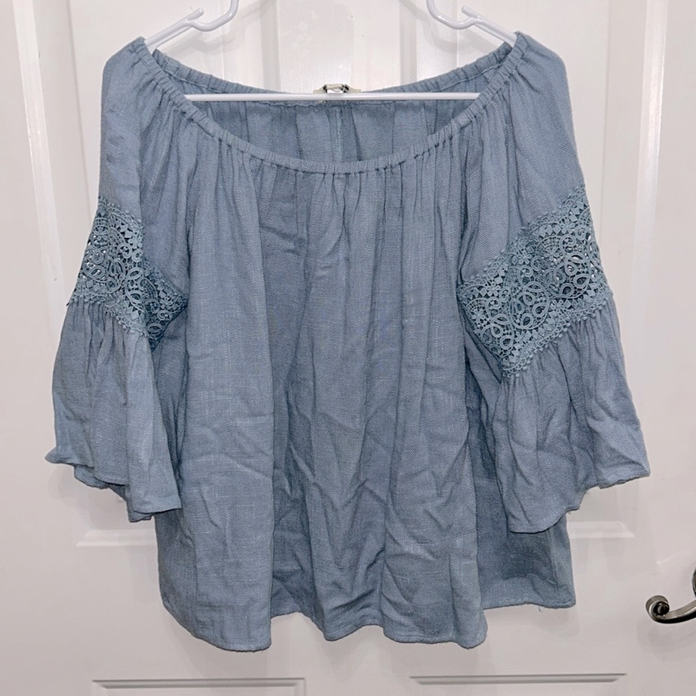 Bell sleeve detail shirt